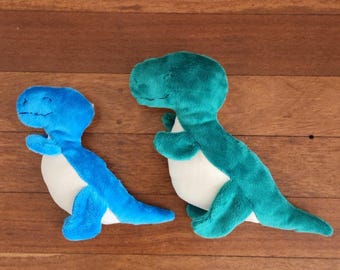 Wzór do szycia pluszowej zabawki w kształcie płaskiego dinozaura T-Rex (2 rozmiary)