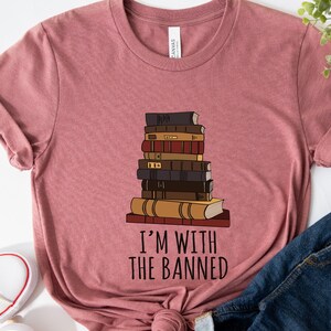 Ich bin mit dem Bannenden | Lies verbotene Bücher, Buch-Liebhaber-Geschenk, verbotene Bücher-Shirt, Geschenk für sie, Grafik-Hemd, Lesehemd, Bibliothekar-Hemd