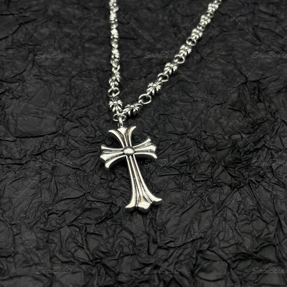 Versilberte Kreuz Halskette im Chrom-Herz-Stil, Gothic Kette mit Kreuz  inspirierte Chrom Herzen Stil Design - Etsy.de