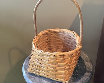 Tan Woven Wicker Basket ~ Vintage