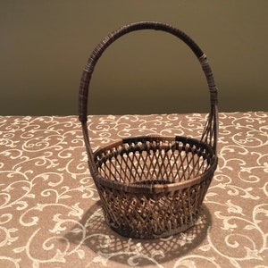 Vintage/Retro Wicker Basket ~ 7.5&quot; Tall