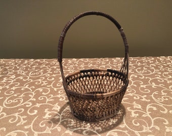 Vintage/Retro Wicker Basket ~ 7.5" Tall