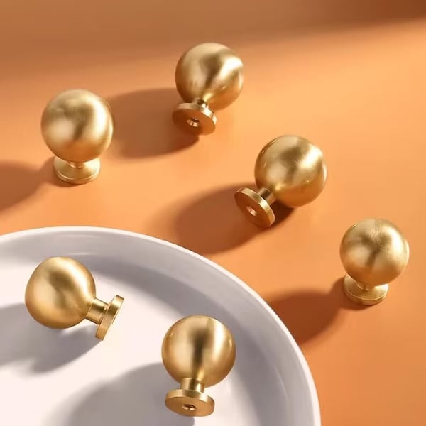 Boutons de poignées d'armoire en or brossé Magnifiques boutons sphériques en laiton massif Bouton de tiroir sphérique doré Mini boutons sphériques nordiques Quincaillerie de cuisine en laiton