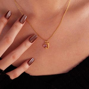 Collar con inicial de oro de 18 quilates y piedra de nacimiento, delicado collar con letra, collar personalizado, joyería con piedra de nacimiento, regalo para el Día de la Madre, regalo para ella