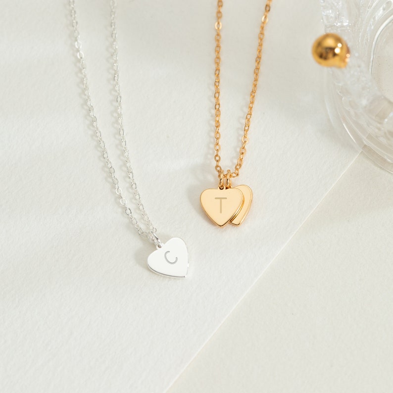 Tiny Heart Initial Pendant Necklace, Custom Engraved Letter Pendant Minimalist Necklace, Bridesmaid Gifts,Mother's Day Gift zdjęcie 6