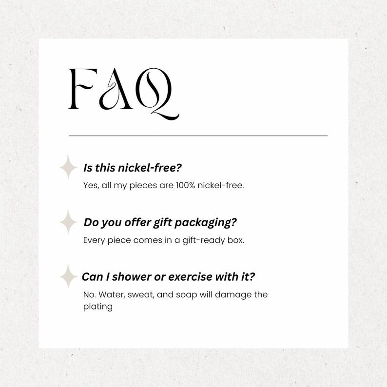 Puede incluir: Un gr&aacute;fico informativo blanco titulado FAQ en fuente serif negra. Enumera tres preguntas: Is this nickel-free? Do you offer gift packaging? Can I shower or exercise with it? Cada pregunta est&aacute; precedida por un peque&ntilde;o icono de estrella.