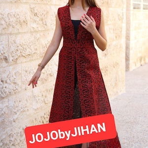 The queen&#39;s sleeveless dress embroidered with Palestinian embroidery in the color of red from the Palestinian heritage handmade freeshipping