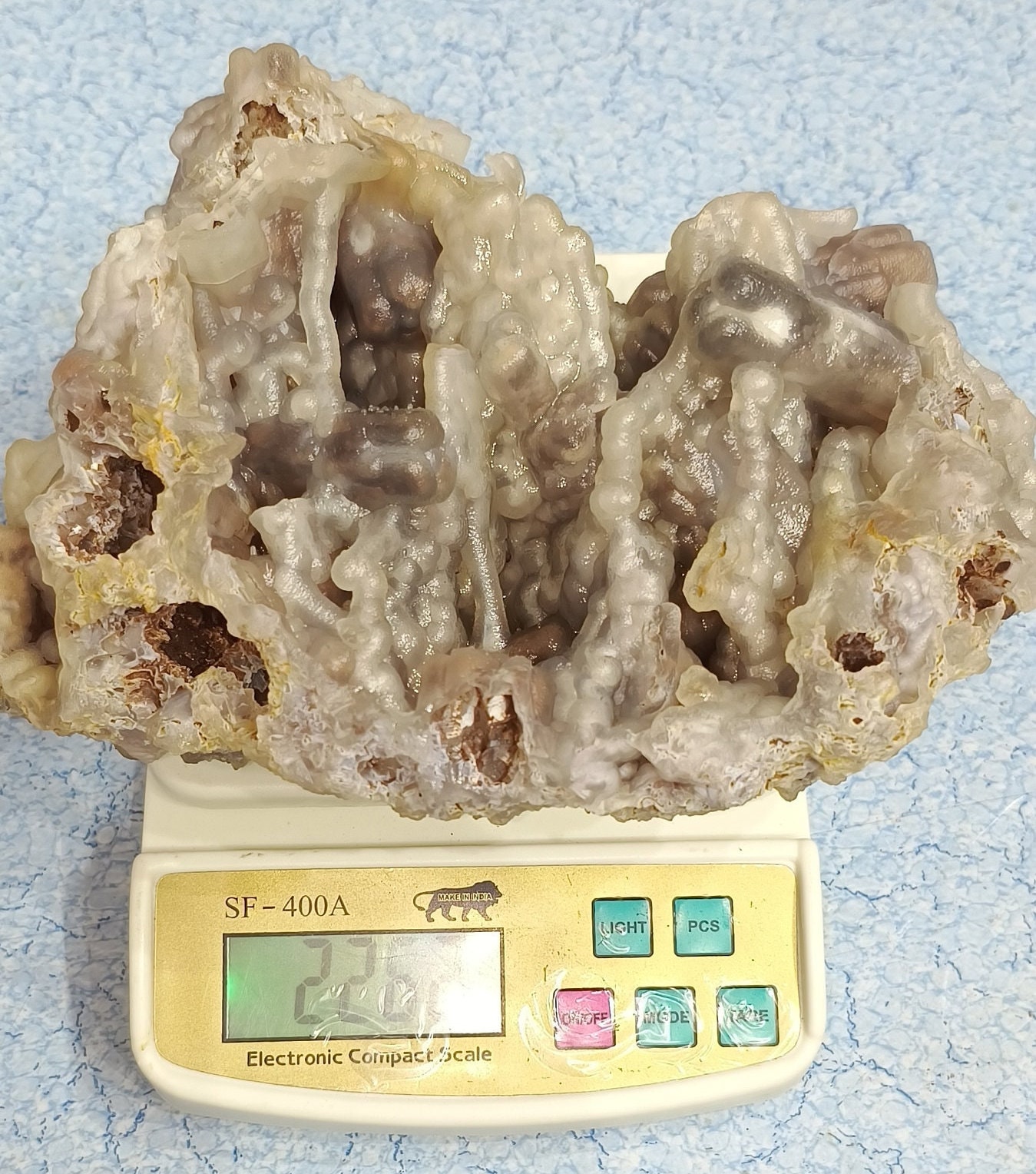 原石アポフィライトカルセドニースティルバイト結晶クラスター（2.2kg