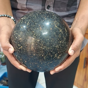 Esfera extragrande de turmalina negra (180 mm): cristal curativo metafísico