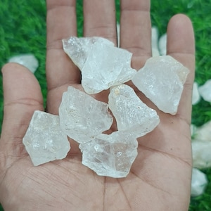 Raw Clear Quartz: Natural Rough Crystals (20-30mm)