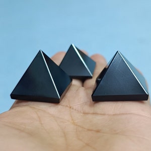 Black Obsidian Crystal Pyramid 25-30mm | Polished Crystal Chakra Extractor | Black Obsidian Crystal | Healing Crystal |Stress Reliever.