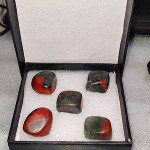 5pcs ensemble avec boîte Bloodstone Tumbled Crystals, Cristaux d&#39;origine éthique, Emballage respectueux de l&#39;environnement, African Bloodstone dégringolé