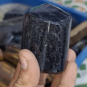 Schwarzer Turmalin Kristall Spitze: Freeform Geode, Haus Büro Dekor