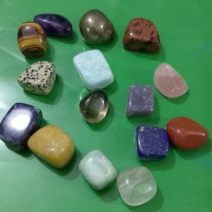 Trommelstein Set: 15-teiliges Chakra Stone Kit
