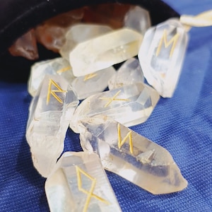 Natural Clear Quartz Rough Rune Set - Elder Futhark Runes Stones, 25pcs set | Tumbled Viking Runes Futhark for Reiki Meditation Crystal Grid