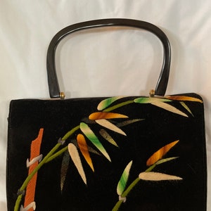 Bolso de mano vintage de terciopelo bordado con asa superior de los años 50