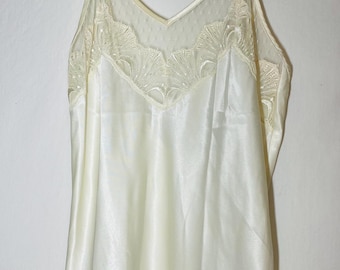 Victoria’s Secret Gold Label Ivory Chemise Trimmed in Lace