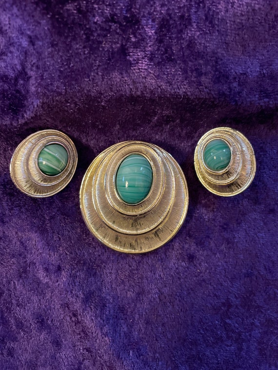 Sarah Coventry Gold Tone Brooch and Earrings Jewe… - image 1