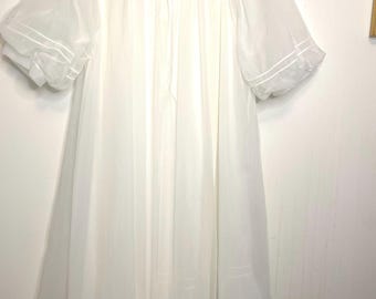 Vintage 1960er Shadowline weißes Chiffon 2 Teiliges Peignoir Set Schiere Babydoll Nachthemd & Kurze Puffärmel Robe mit Bubikragen Größe M