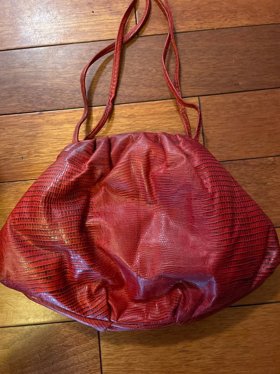 1980’s Vintage Red Textured Crossbody Handbag - image 3