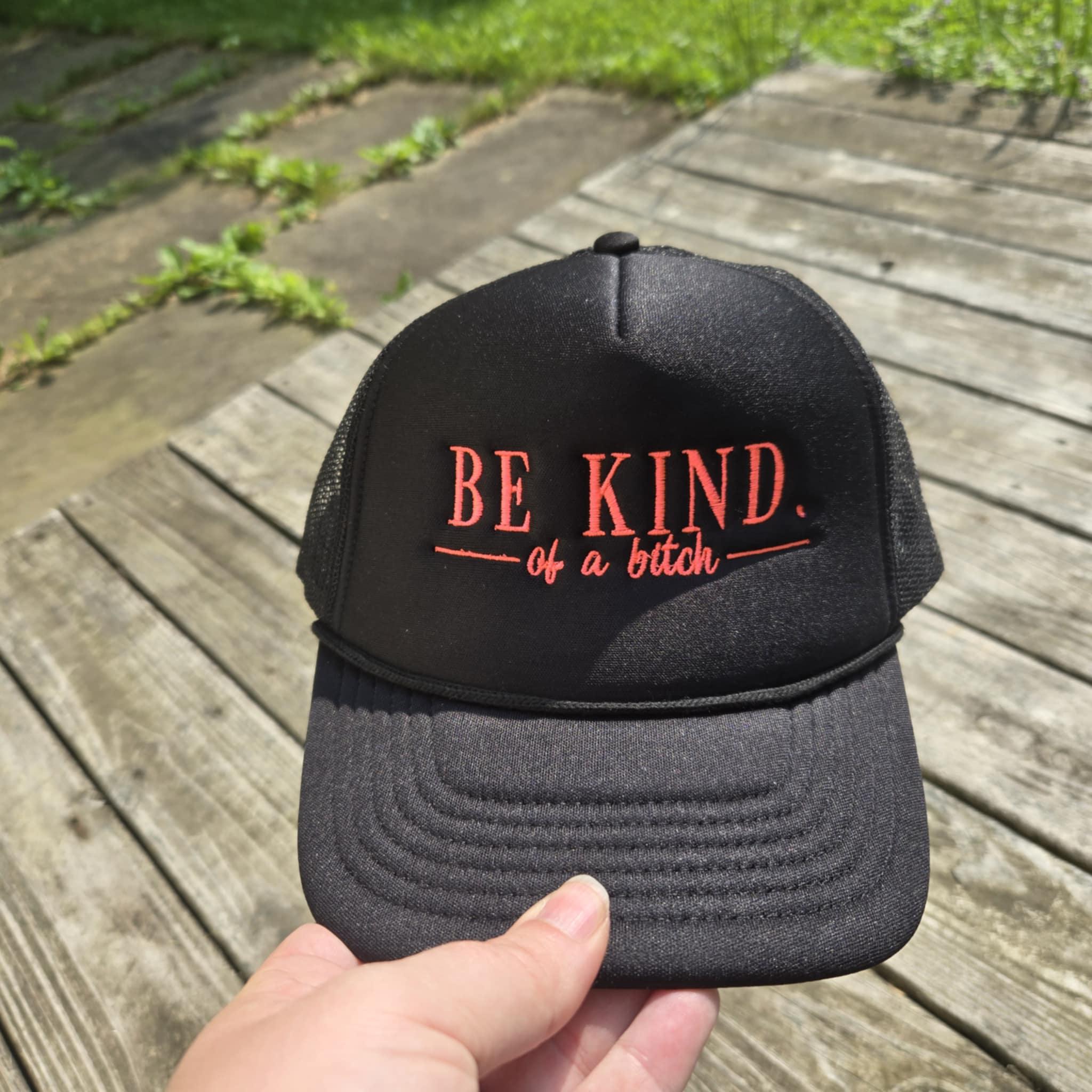 Sei freundlich, bestickter Trucker-Hut | Freche Schaumstoffmütze | Lustige Haltung Hut | Frauenhut | Ausgefallenes besticktes Cap Druckknopf