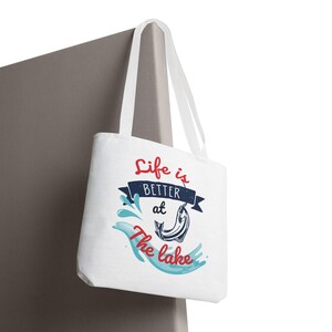 Das Leben ist besser am See Einkaufstasche, Strandtasche, Angeln Tasche, Sommer Accessoire, Geschenk für Fischer, See-Liebhaber
