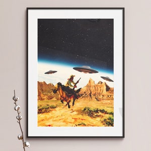 Inseguimento spaziale UFO / Arte cosmica / Arte futuristica retrò / Western retrò / Arte del collage / Viaggi spaziali / Arte retrò / Poster di mostre / Arte murale