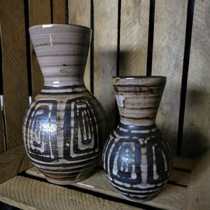 Par vintage handgjorda vaser från Cinque Ports Pottery Ltd - The Monastery, Rye