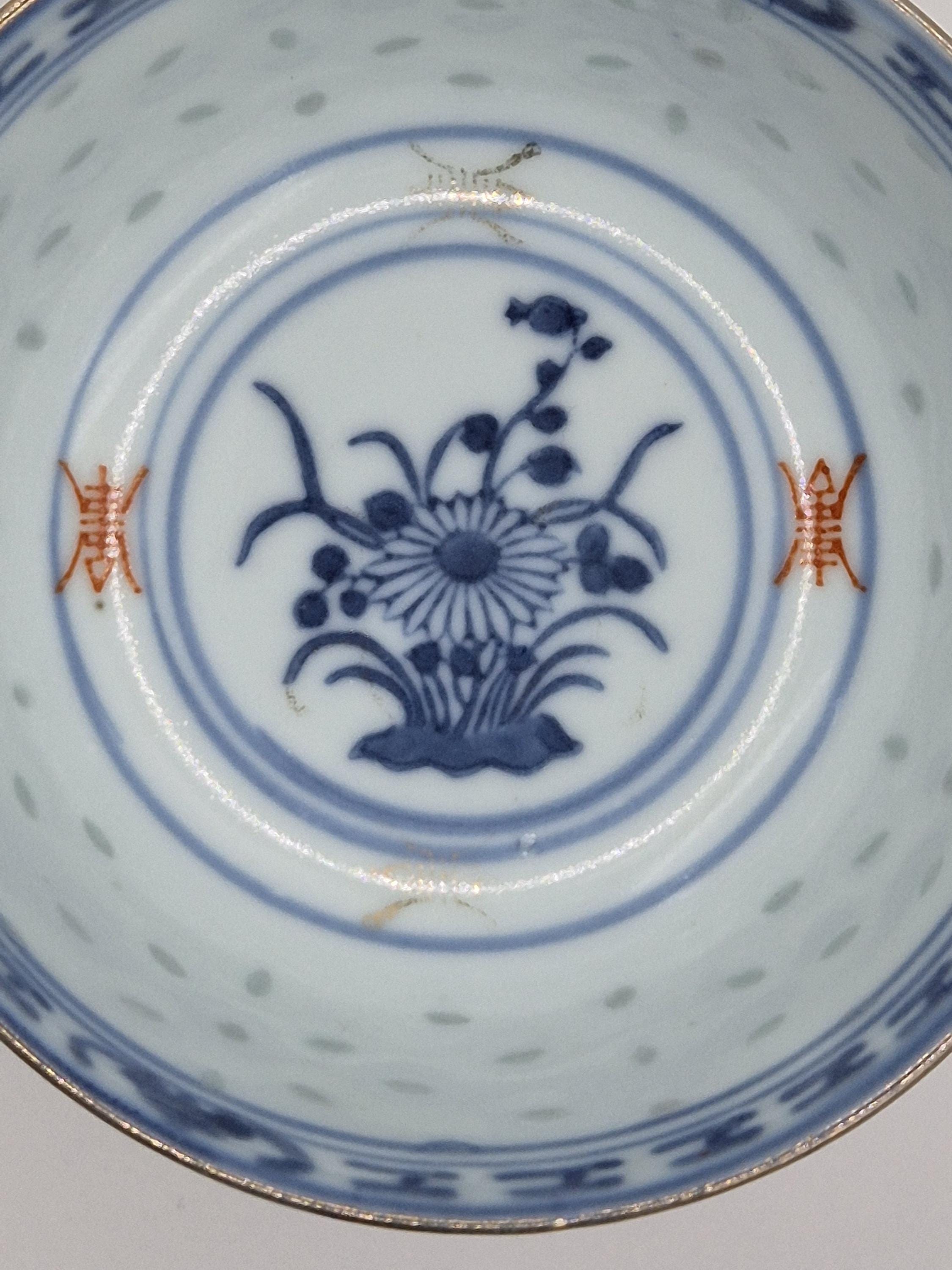 ヴィンテージ中国磁器ボウル – 青と白の花模様、金箔 – 「玩玉」の刻印