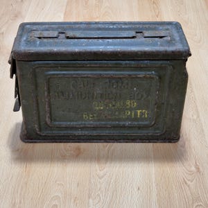 Vintage US .30 Cal Ammo Box (Empty) – Steel Military Storage Tin, Film & Theatre Prop, Industrial Decor