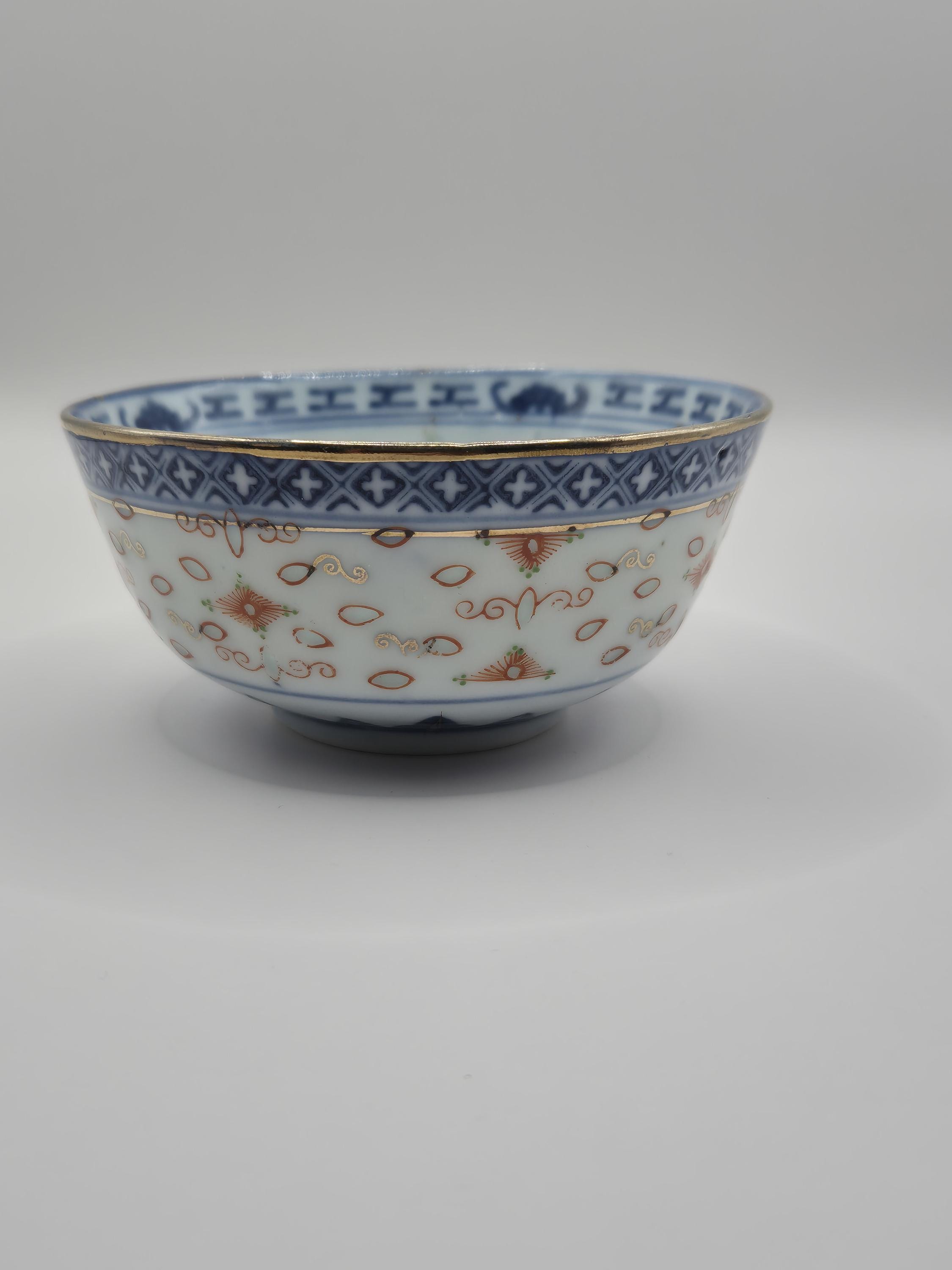 ヴィンテージ中国磁器ボウル – 青と白の花模様、金箔 – 「玩玉」の刻印