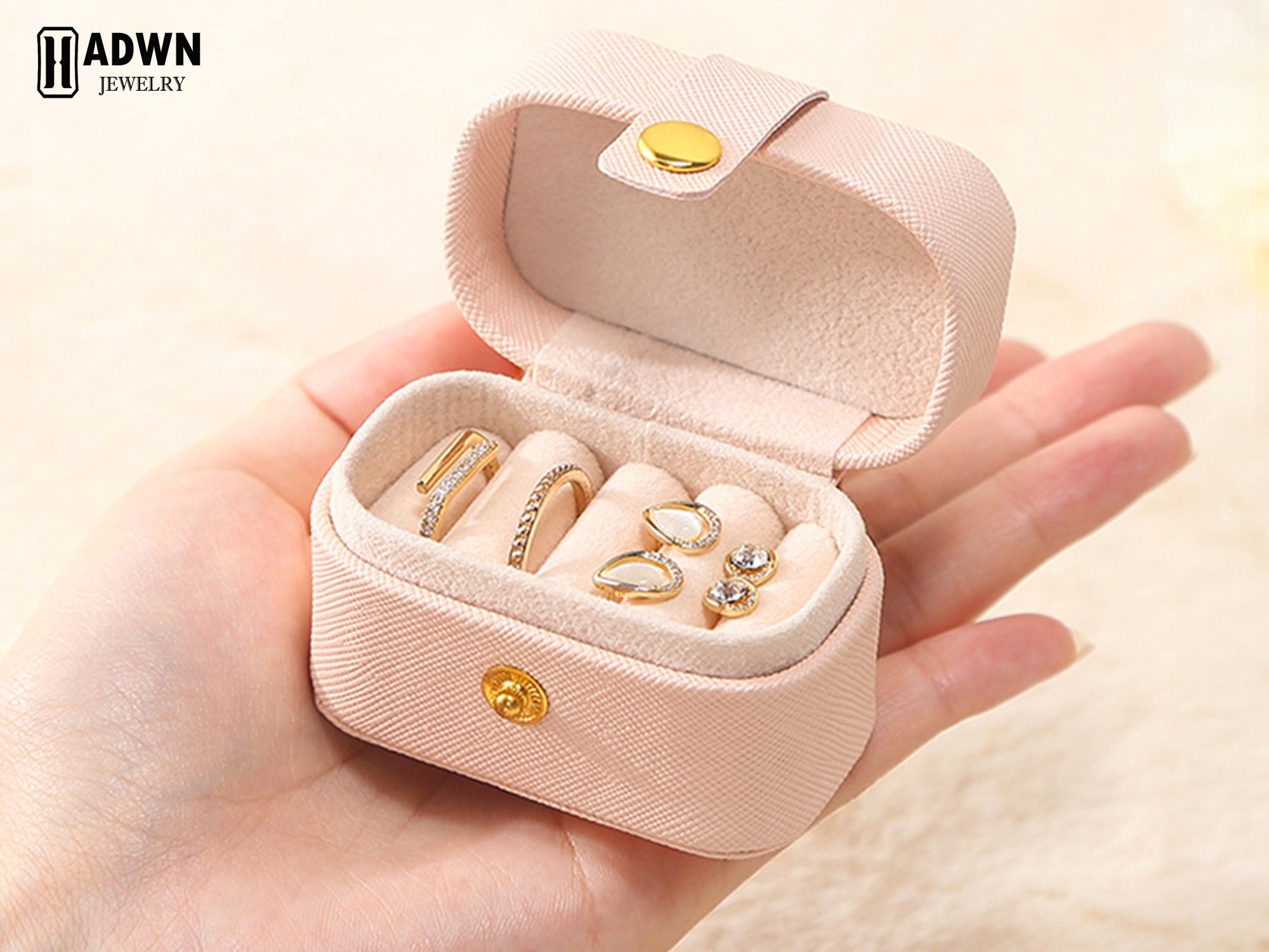Citaaz Mini Ring Box Earring Ornament Storage Box Travel Portable Jewelry  Box, Jewelry Mini Pocket Ring Box, Unique and Practical Gift for Girls and  Women (Black) : : Jewellery