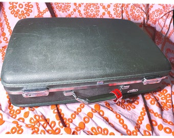 Vintage American Tourister Luggage TIARA series Hardshell Suitcase. Comes w/ set of 2 original KEYS.Dark Gray Green size 22”x15”x5” medium