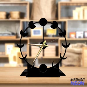 Metalen tafelklok met maanfasen, bureauklok met halve maan, ronde klok met maanmotief, klok als decoratie voor op de boekenplank, klok als woondecoratie