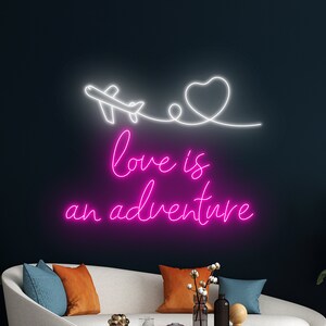 L'amore è un'avventura insegna al neon, insegna LED dell'aereo, decorazione citazione dell'aereo, luce LED dell'aereo, decorazione della scuola materna, insegna al neon del testo, decorazione dell'agenzia di viaggi