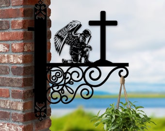 Soporte para colgar con cruz de soldado personalizada, soporte para cesta de soldado, soporte para colgar del ejército para jardín, letrero de metal con alas de soldado para decoración de jardín
