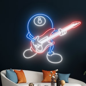 Op de afbeelding: Neon-bord met een blauwe en rode 8-ball die een witte elektrische gitaar bespeelt. De 8-ball heeft een wit nummer 8 erop.