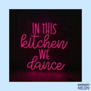 Neonowe światło „In This Kitchen We Dance”, spersonalizowane światło LED z cytatem, nazwa światła neonowego, spersonalizowany tekst LED, dekoracja ścienna pokoju, specjalny prezent