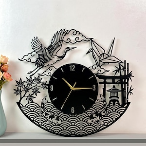 Reloj de pared japonés con grulla y pez koi - Arte paisajístico oriental, decoración del hogar, silueta de puerta torii