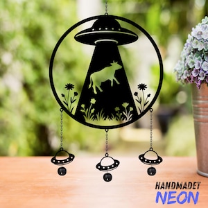 Sinos de vento personalizados com flores silvestres e vacas abduzidas por OVNI, presentes engraçados para crianças, decoração de janela, decoração para áreas externas, sinos de vento para presente, placa de vaca