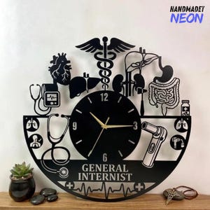 Personlig väggklocka i metall för internmedicin, väggdekoration för läkarmottagning, present till läkare