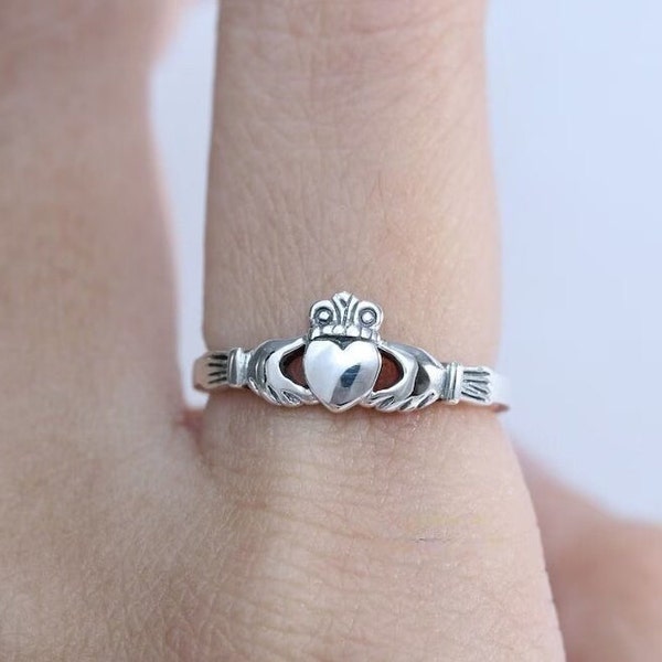 Claddagh Ring, Tiny Celtic Irish Claddagh Ring, Thin Ring, Sterling Silver Women Ring, Love Friendship Ring, Dainty Ring, Minimalist Ring