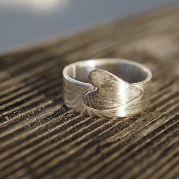 Anillo de banda sólida de plata del corazón, mujeres martilladas sólidas 925, joyería de boda, diseñador de plata, anillo de banda del corazón, regalo para el día de la madre, banda de plata