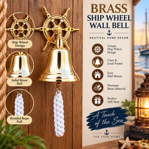 Könnte beinhalten: Eine Wandglocke aus poliertem Messing mit Schiffsrad-Design, bestehend aus einer massiven Messingglocke und einem weißen geflochtenen Seilzug. Das Objekt zeigt den Text BRASS SHIP WHEEL WALL BELL sowie A Touch of the Sea for your home.