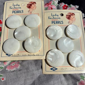 VINTAGE Carded Lady Fashion Genuine Pearl Buttons