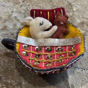 Not Even A Mouse, theekopje muisvilt ornament OP MAAT