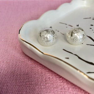 Pre-owned faux pearl clip-on earrings