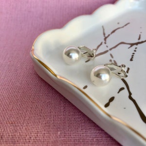Pre-owned faux pearl clip-on earrings
