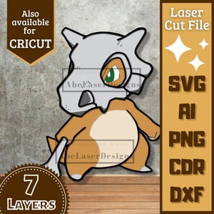 Puede incluir: Una ilustración digital de un personaje de dibujos animados de Pokemon, una criatura marrón y gris con una cabeza con forma de cráneo, en una pose de pie. La imagen está etiquetada como "Archivo de corte por láser" e incluye los formatos de archivo SVG, AI, PNG, CDR y DXF. La imagen también incluye el texto "7 capas".
