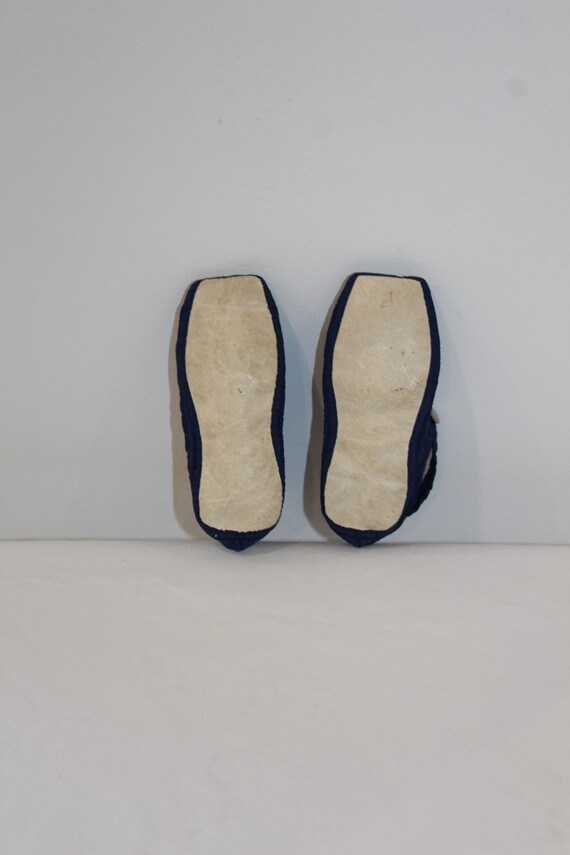 A Pair of Antique Quilted Baby Shoes, Circa 1840 - image 5